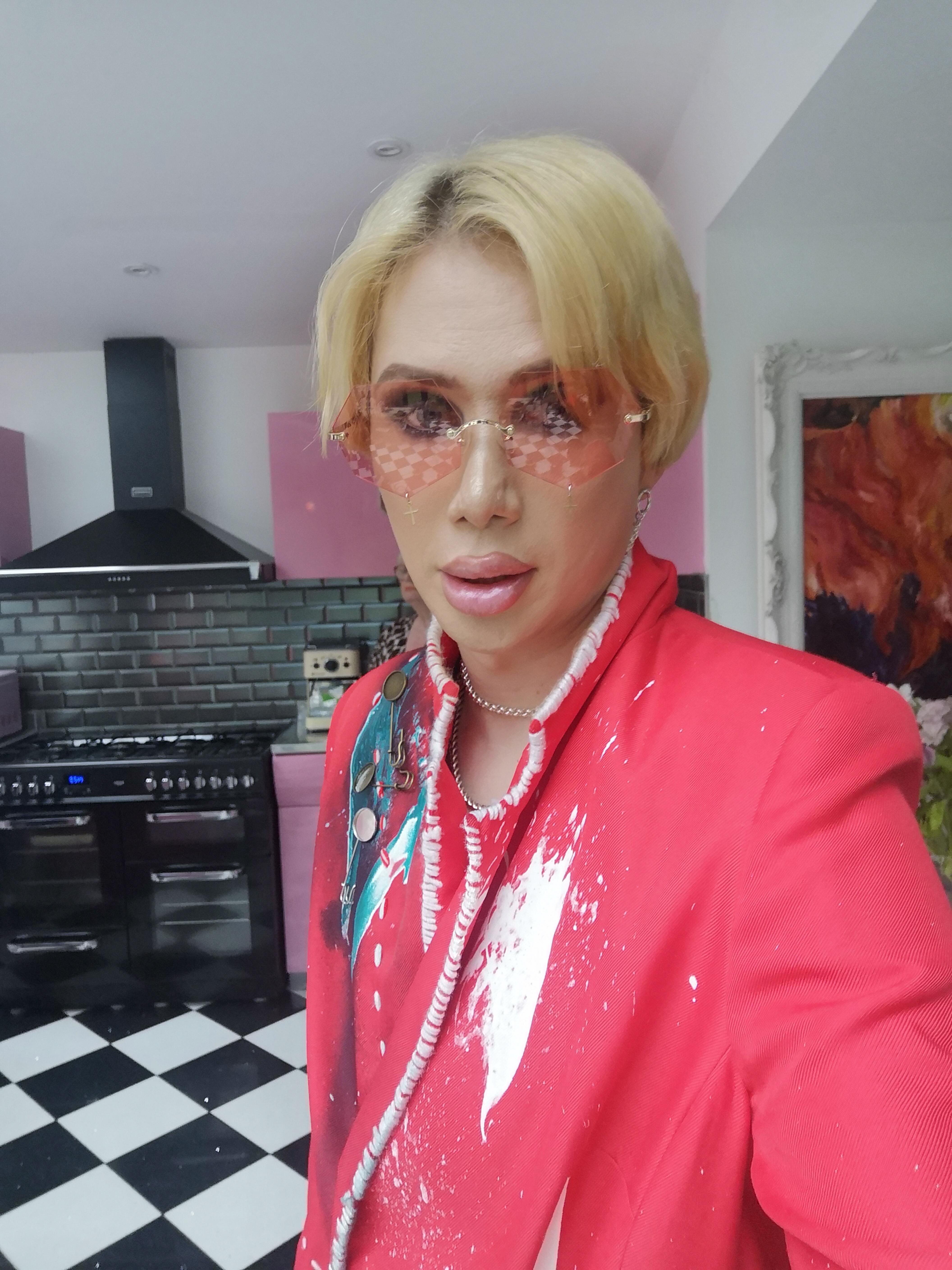 KPop Star Oli London Delivers Ramadan Message in Arabic to His Muslim